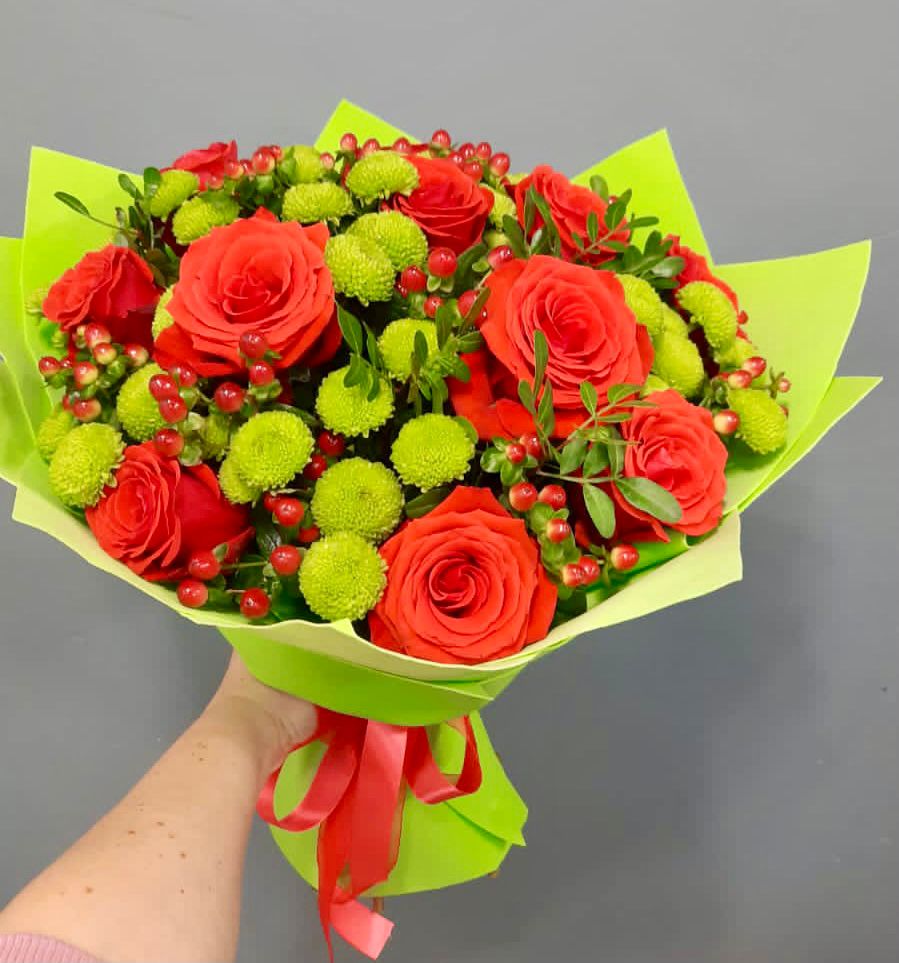 Букет цветов из: Хризантемы и Розы в Угловке