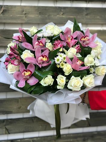 Букет цветов из: Розы и Хризантемы в Угловке