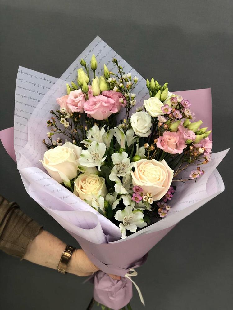 Букет цветов из: Альстромерии, Розы и Лизиантусы в Угловке