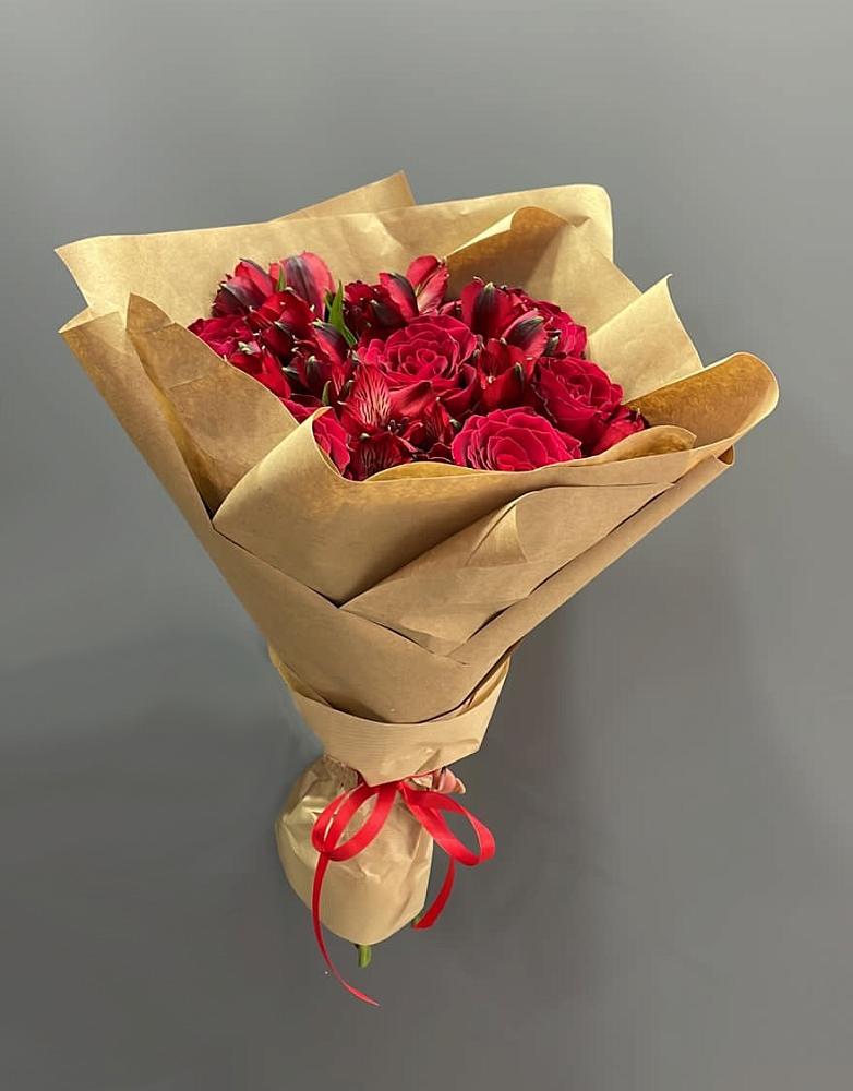 Букет цветов из: Альстромерии и Розы в Угловке