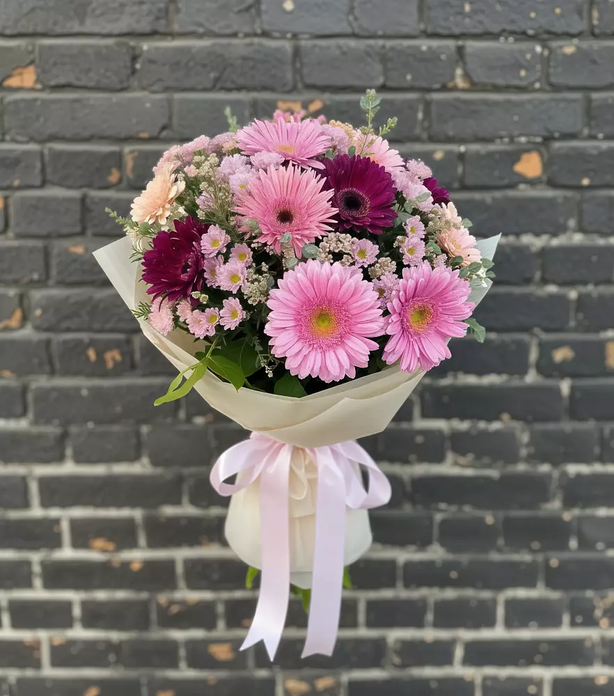 Букет цветов из: Герберы и Хризантемы в Угловке
