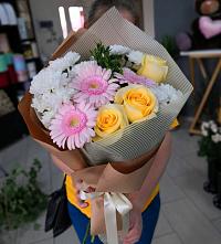 Букет цветов из:  Герберы, Розы и Хризантемы в Угловке
