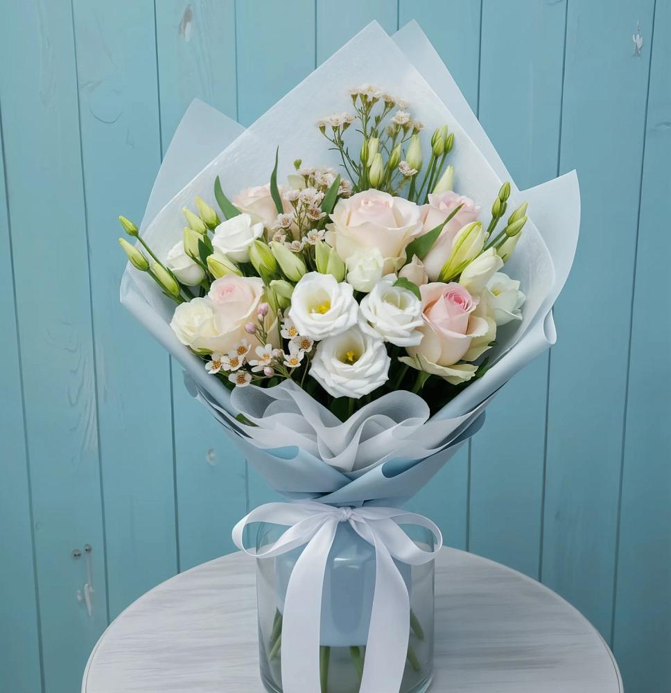 Букет цветов из: Розы и Лизиантусы в Угловке