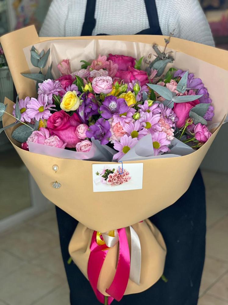 Букет цветов из: Хризантемы, Гвоздики и Альстромерии в Угловке