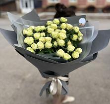Букет Белые кустовые розы Солинеро #REPLACE_PRED# Угловке