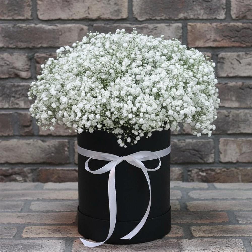 Цветочная композиция из Гипсофила в шляпной коробке в Угловке