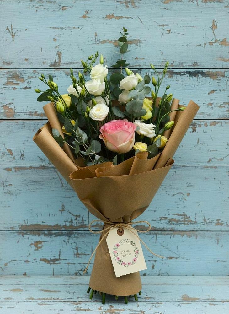 Букет цветов из: Розы и Лизиантусы в Угловке