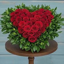 Цветочная композиция из Розы в виде сердца в Угловке