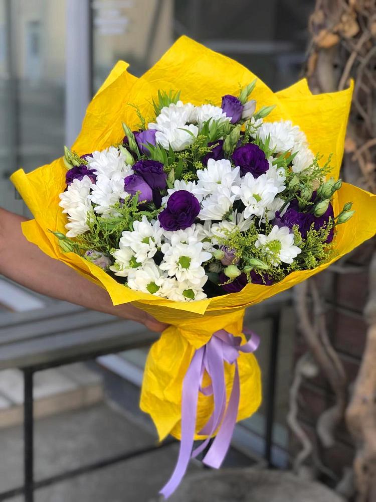 Букет цветов из: Ирисы, Хризантемы и Ромашки в Угловке