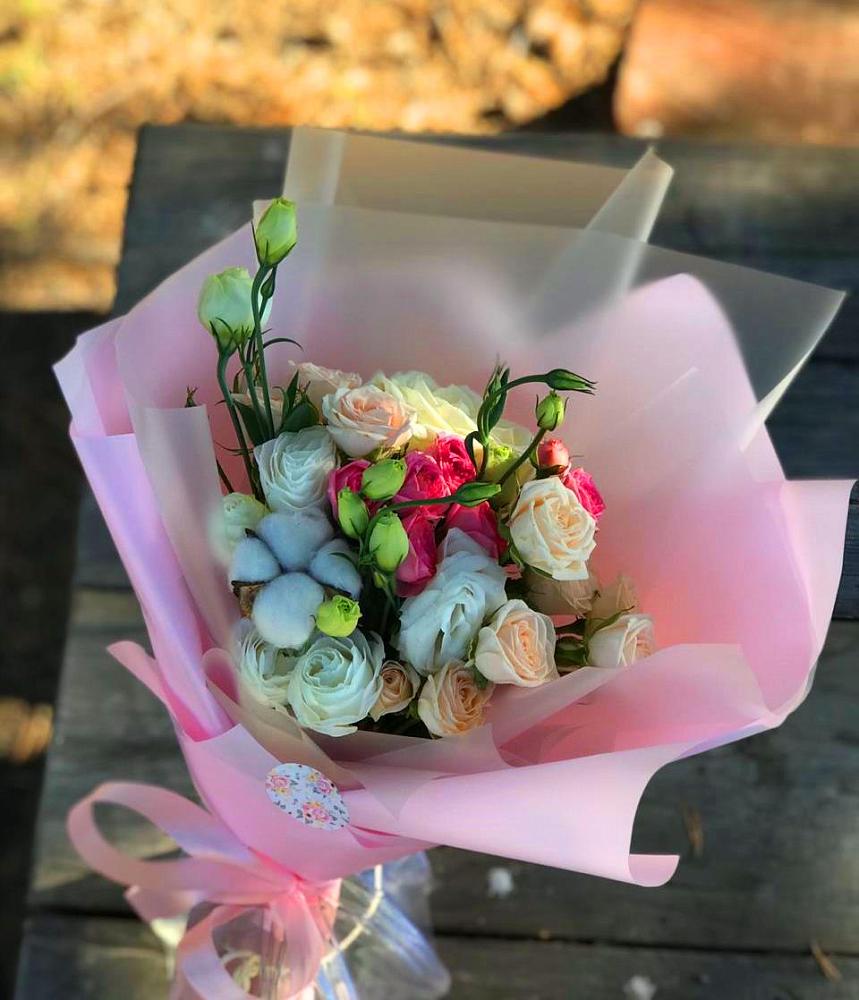 Букет цветов из: Розы и Лизиантусы в Угловке