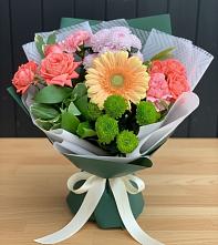 Букет цветов из:  Гвоздики, Розы, Герберы и Хризантемы в Угловке