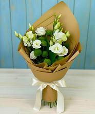 Букет цветов из:  Хризантемы и Лизиантусы в Угловке