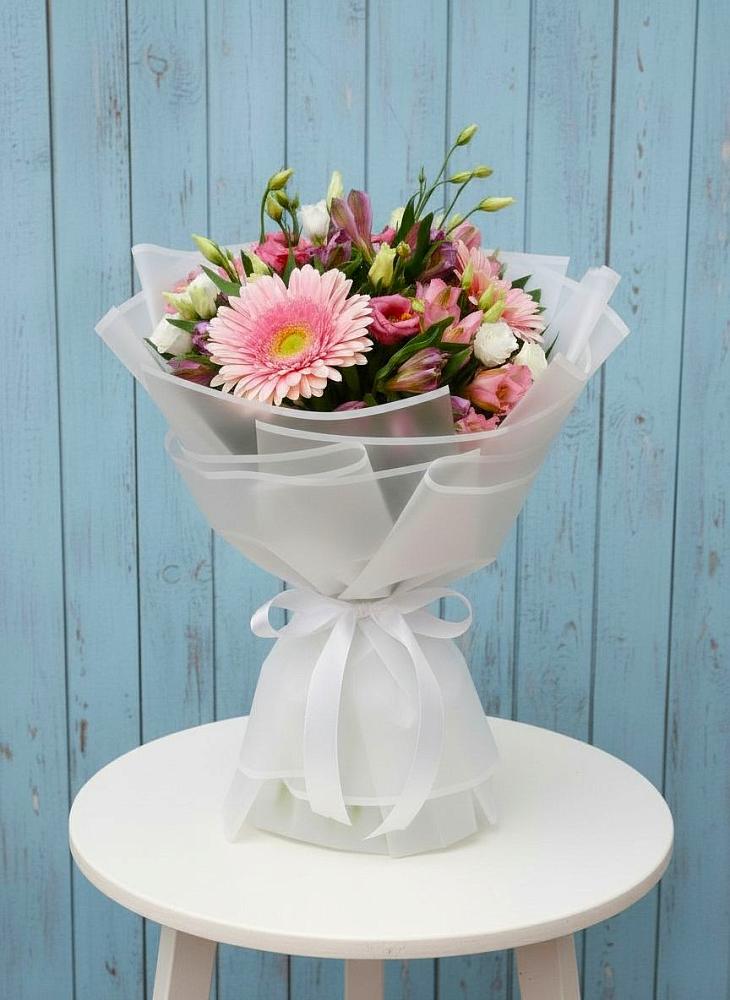 Букет цветов из: Герберы, Альстромерии и Лизиантусы в Угловке