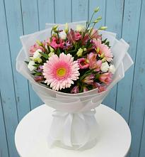 Букет цветов из:  Герберы, Альстромерии и Лизиантусы в Угловке