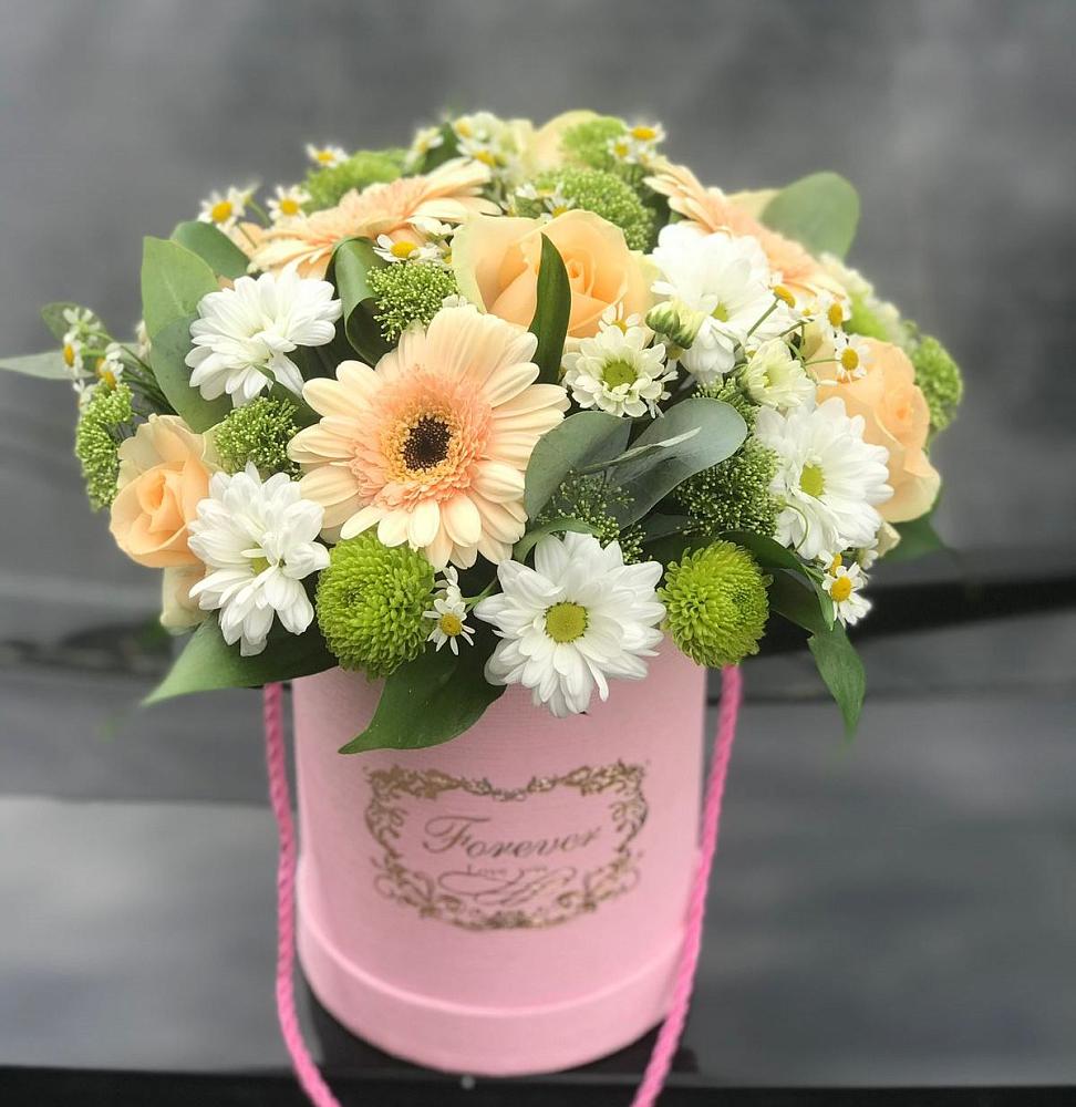 Цветочная композиция из Розы, Герберы и Хризантемы в шляпной коробке в Угловке