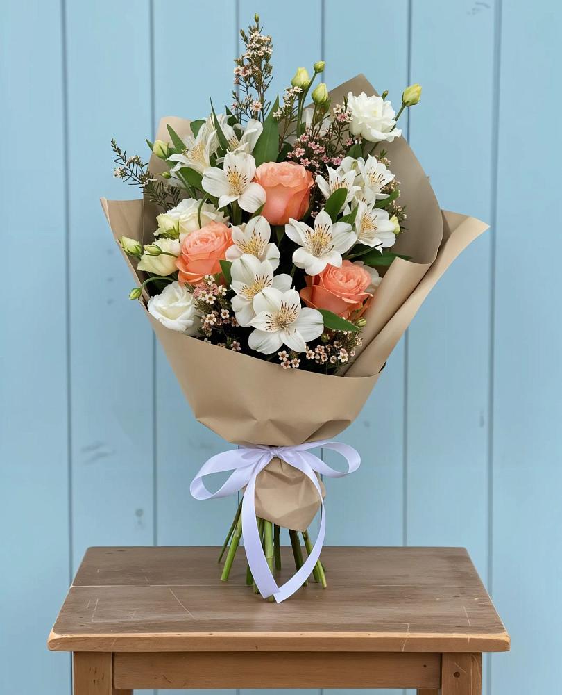 Букет цветов из: Альстромерии, Лизиантусы, Розы и Хризантемы в Угловке