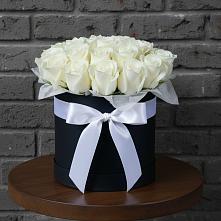 Цветочная композиция из Розы в шляпной коробке в Угловке